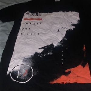 TØP tee not worn much